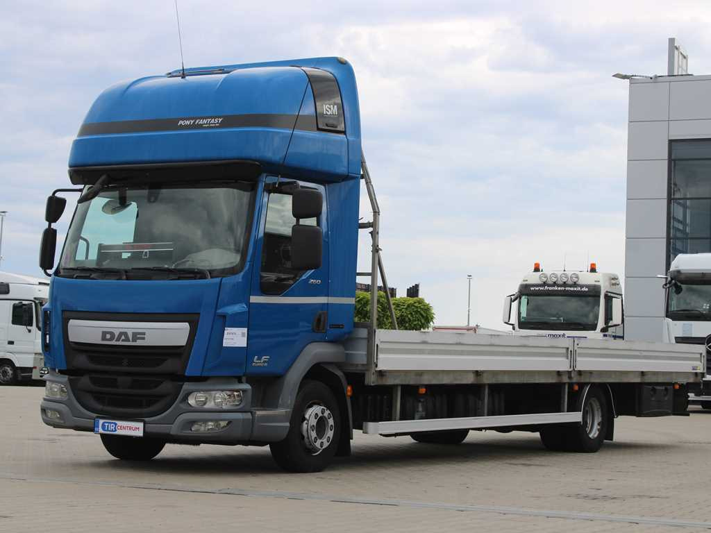 DAF LF 260, SLEEPING BODY, EURO 6, TIRES 80% - Camion plateau: photos 1 DAF LF 260, SLEEPING BODY, EURO 6, TIRES 80% - Camion plateau: photos 1