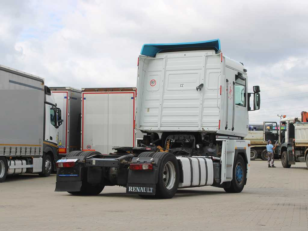 Renault MAGNUM 440.18, EURO 3 - Tracteur routier: photos 3 Renault MAGNUM 440.18, EURO 3 - Tracteur routier: photos 3