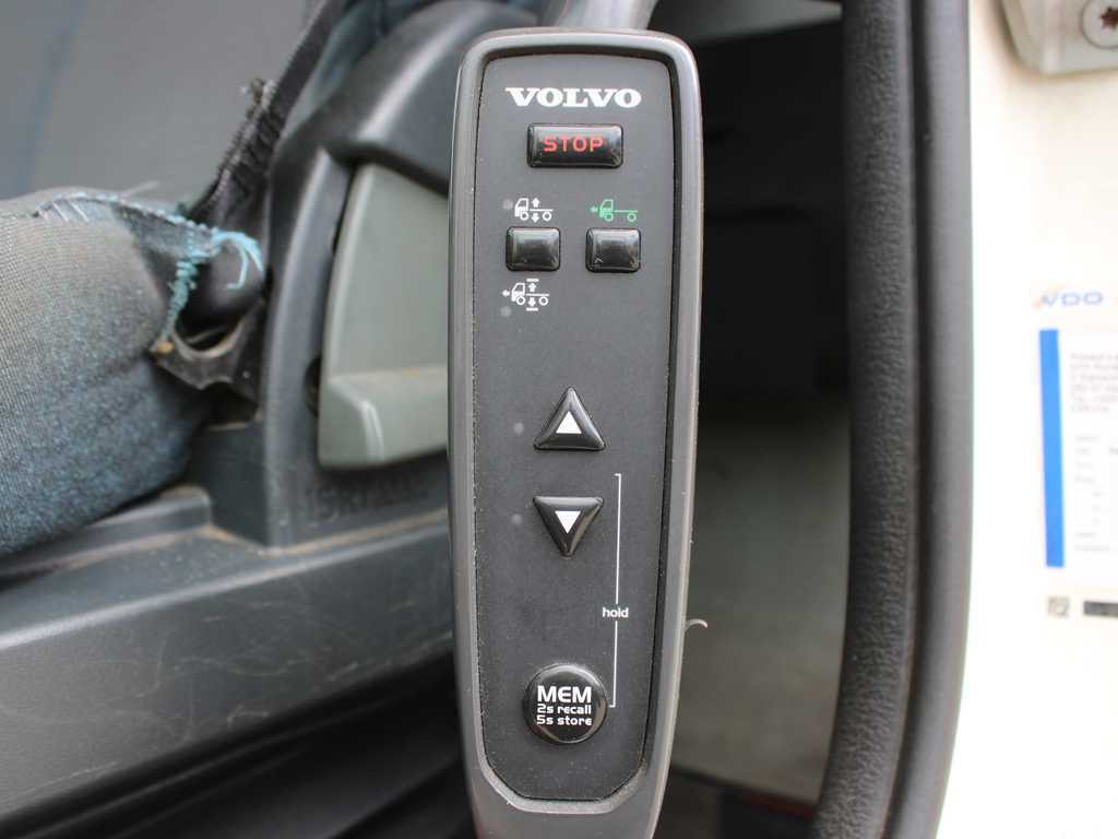 Camion à rideaux coulissants Volvo FL 240, EURO 5: photos 8