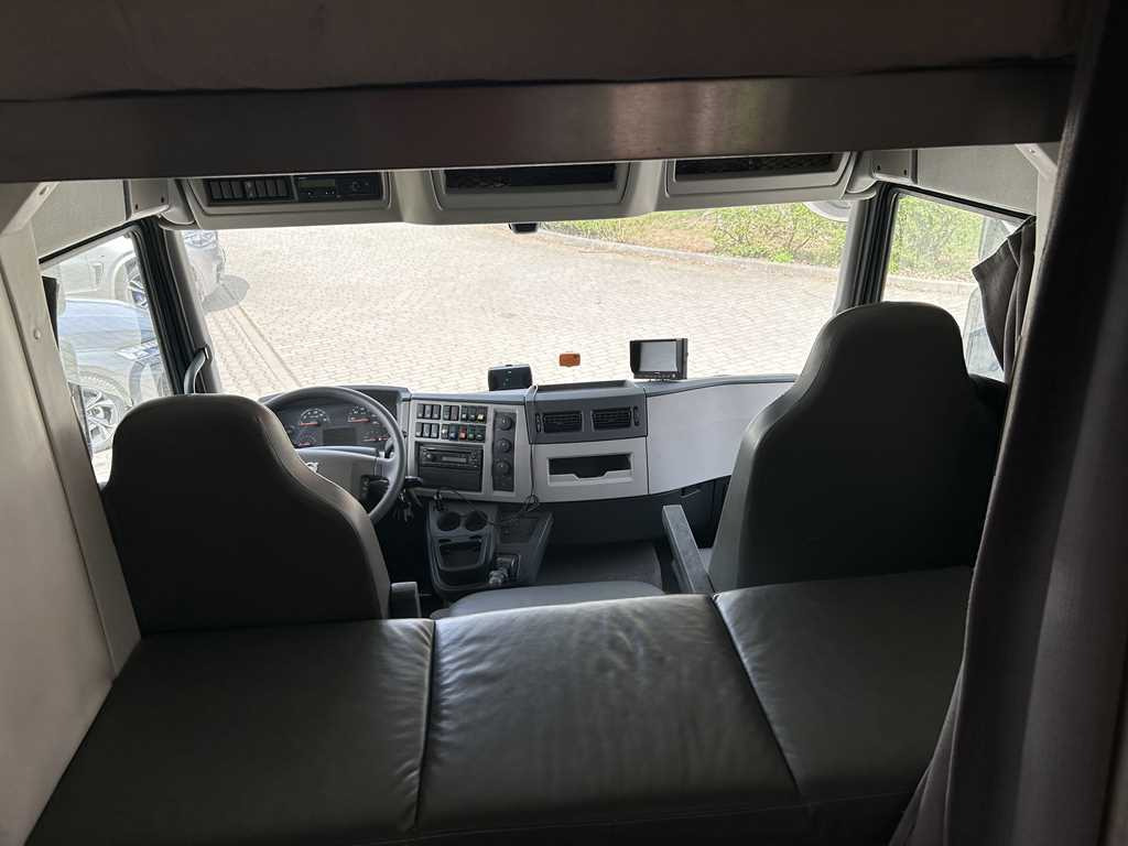 Camion chevaux Volvo STX FL, FOR 6 PEOPLE, FOR TRANSPORTING FIVE HORSES, CAMERA, 2X HYDRAULIC FRONT: photos 9