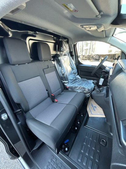 Fourgon utilitaire Fiat Scudo Maxi BlueDHi 120 6-Gang: photos 14