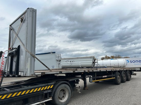 Schwarzmüller Plateau-Auflieger J Serie - Semi-remorque plateau: photos 1 Schwarzmüller Plateau-Auflieger J Serie - Semi-remorque plateau: photos 1