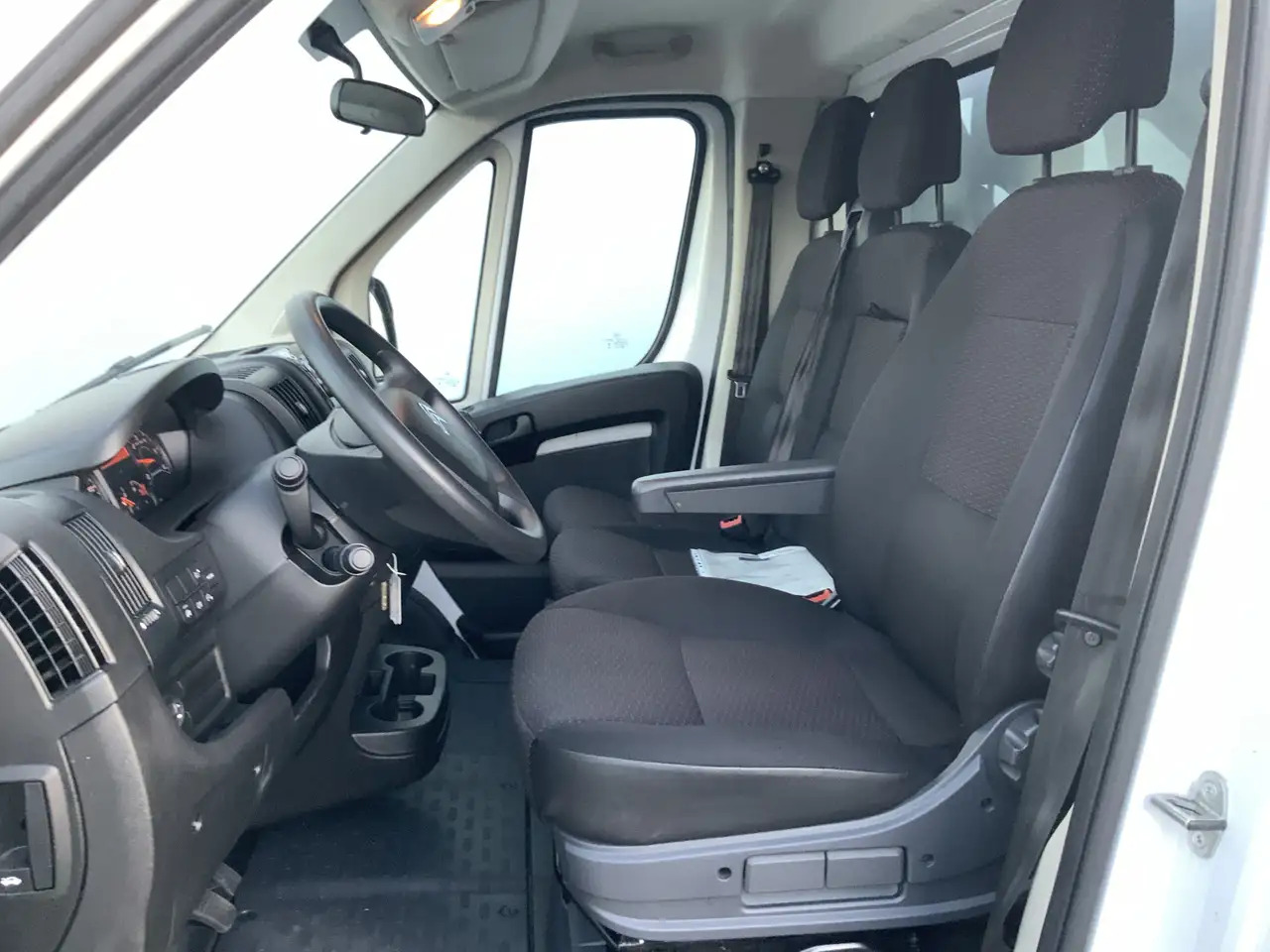 Citroen Jumper 2.2 BlueHDi 165 L3 3.5t Meubel bak & Deuren Airco - Fourgon grand volume: photos 4 Citroen Jumper 2.2 BlueHDi 165 L3 3.5t Meubel bak & Deuren Airco - Fourgon grand volume: photos 4