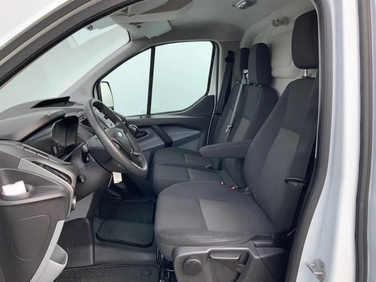 Ford Transit Custom 270 2.2 TDCI L1H1 Economy Edition Airco Cruise 3 Z - Fourgon utilitaire: photos 4 Ford Transit Custom 270 2.2 TDCI L1H1 Economy Edition Airco Cruise 3 Z - Fourgon utilitaire: photos 4