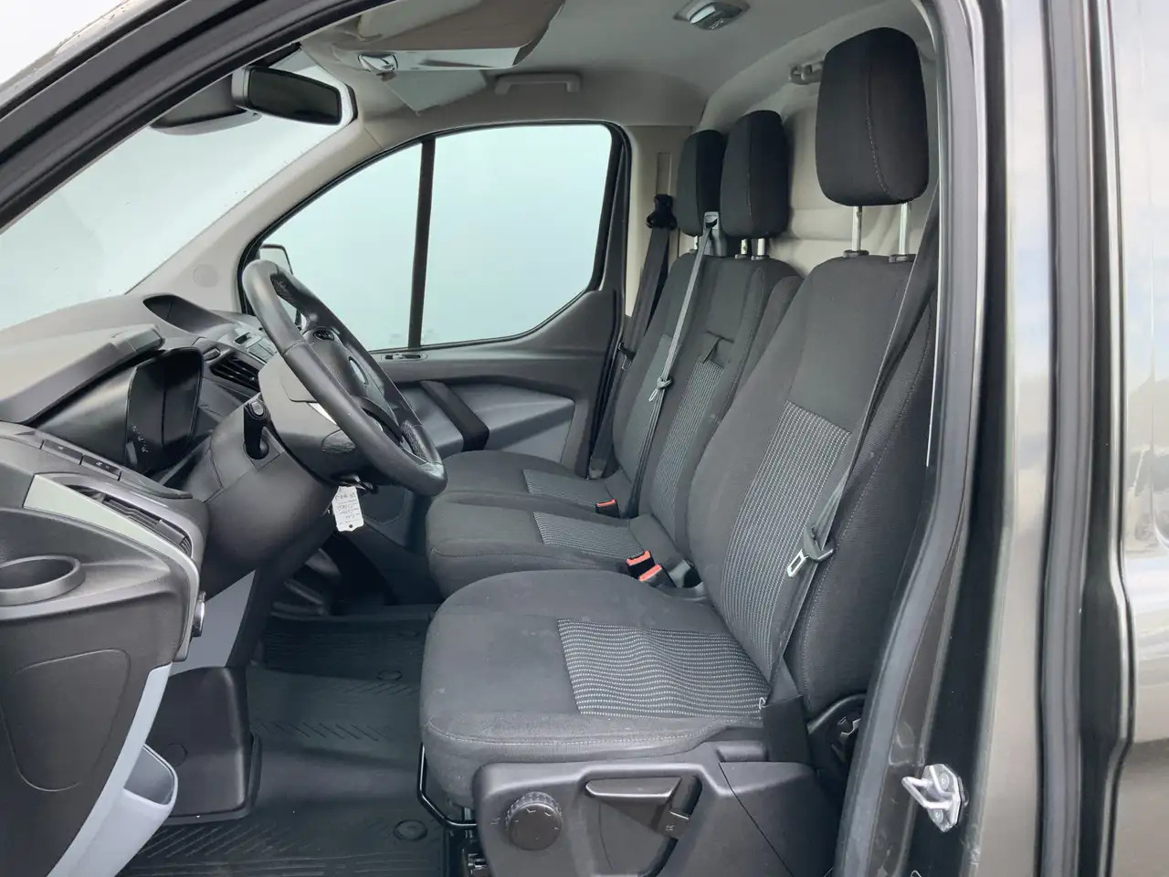 Ford Transit Custom 270 2.2 TDCI L1H1 Trend Airco Camera Cruise Dakdra - Fourgonnette: photos 4 Ford Transit Custom 270 2.2 TDCI L1H1 Trend Airco Camera Cruise Dakdra - Fourgonnette: photos 4