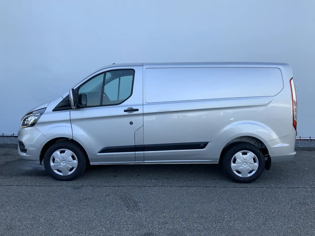 Ford Transit Custom 300 2.0 TDCI L1H1 Limited Airco Cruise Camera 3 Zi - Fourgon utilitaire: photos 3 Ford Transit Custom 300 2.0 TDCI L1H1 Limited Airco Cruise Camera 3 Zi - Fourgon utilitaire: photos 3