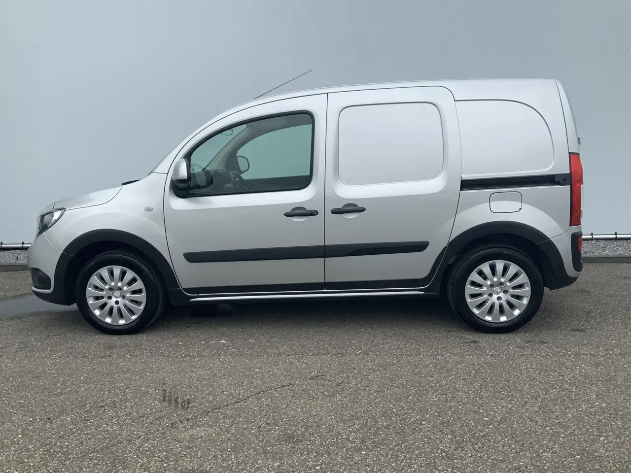 Mercedes-Benz Citan 109 CDI BlueEFFICIENCY Airco Dub Schuifdeur Cruise - Fourgonnette: photos 3 Mercedes-Benz Citan 109 CDI BlueEFFICIENCY Airco Dub Schuifdeur Cruise - Fourgonnette: photos 3