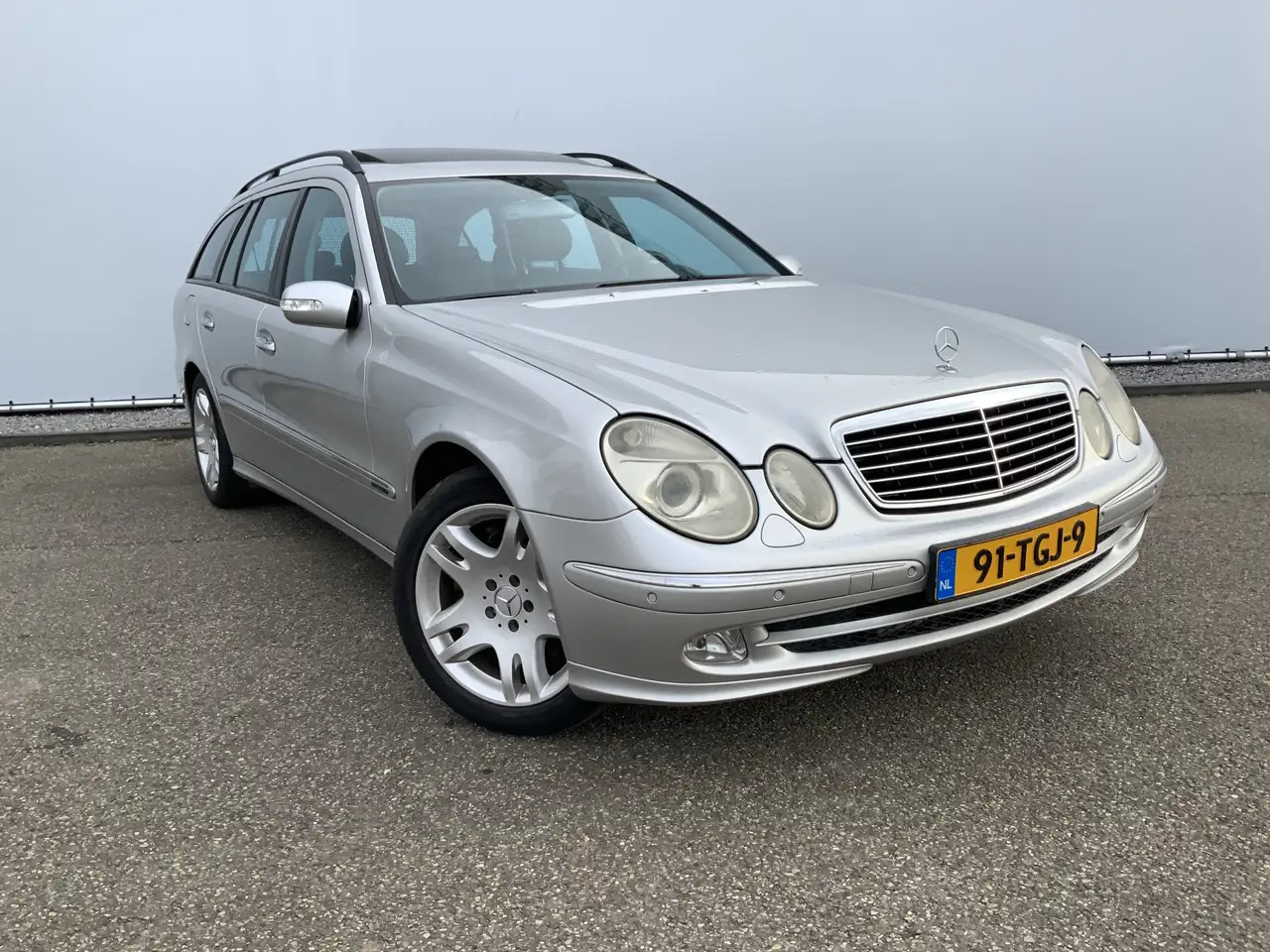 Voiture Mercedes-Benz E 500 Combi V8 Elegance 4-Matic airmatic,full option: photos 16