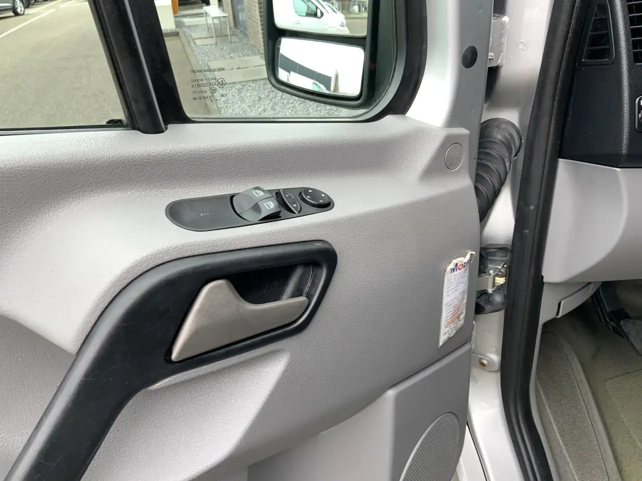 Mercedes-Benz Sprinter 213 2.2 CDI 325 L1H1 Airco Cruise Euro 4 - Fourgon utilitaire: photos 5 Mercedes-Benz Sprinter 213 2.2 CDI 325 L1H1 Airco Cruise Euro 4 - Fourgon utilitaire: photos 5