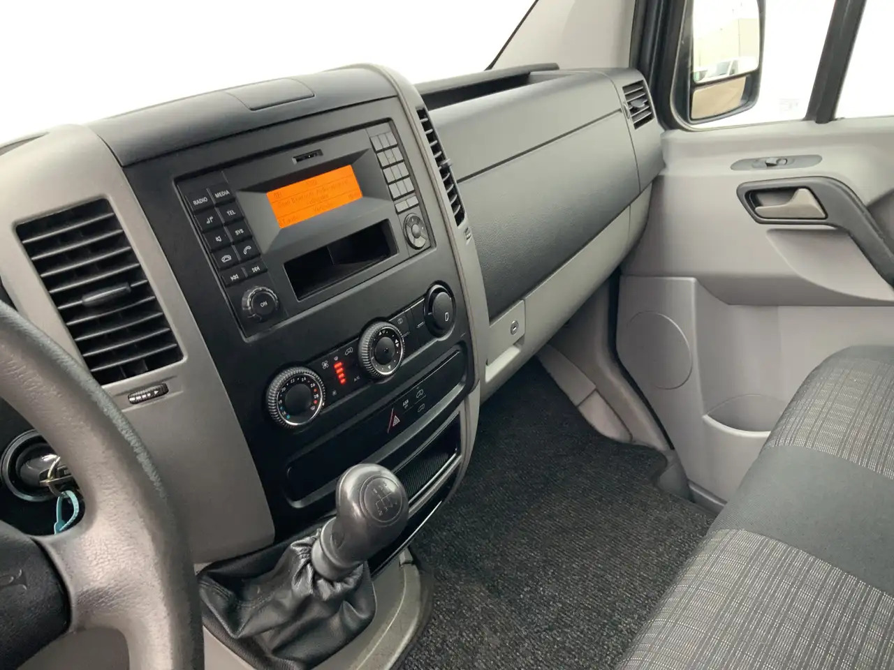 Mercedes-Benz Sprinter 311 2.2 CDI 366 L2H1 Airco 3 Zits Opstap& Trekhaak - Fourgon utilitaire: photos 5 Mercedes-Benz Sprinter 311 2.2 CDI 366 L2H1 Airco 3 Zits Opstap& Trekhaak - Fourgon utilitaire: photos 5