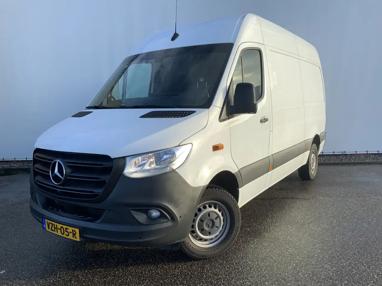 Mercedes-Benz Sprinter 317 1.9 CDI L2H2 RWD Cruise Airco 3 Zits Camera 36 - Fourgon utilitaire: photos 1 Mercedes-Benz Sprinter 317 1.9 CDI L2H2 RWD Cruise Airco 3 Zits Camera 36 - Fourgon utilitaire: photos 1