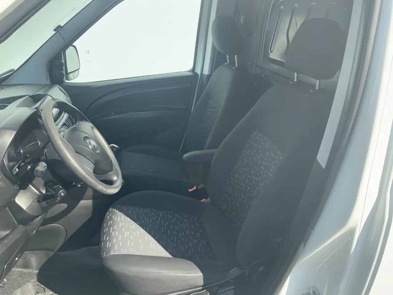Opel Combo 1.3 CDTi L1H1 EXPORT ecoFLEX Edition Airco Trekhaa - Fourgonnette: photos 4 Opel Combo 1.3 CDTi L1H1 EXPORT ecoFLEX Edition Airco Trekhaa - Fourgonnette: photos 4
