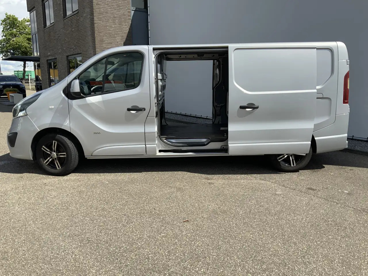 Opel Vivaro 1.6 CDTI L2H1 Sport EcoFlex (MOTOR DEFECT !!!!)Air - Fourgon utilitaire: photos 4 Opel Vivaro 1.6 CDTI L2H1 Sport EcoFlex (MOTOR DEFECT !!!!)Air - Fourgon utilitaire: photos 4