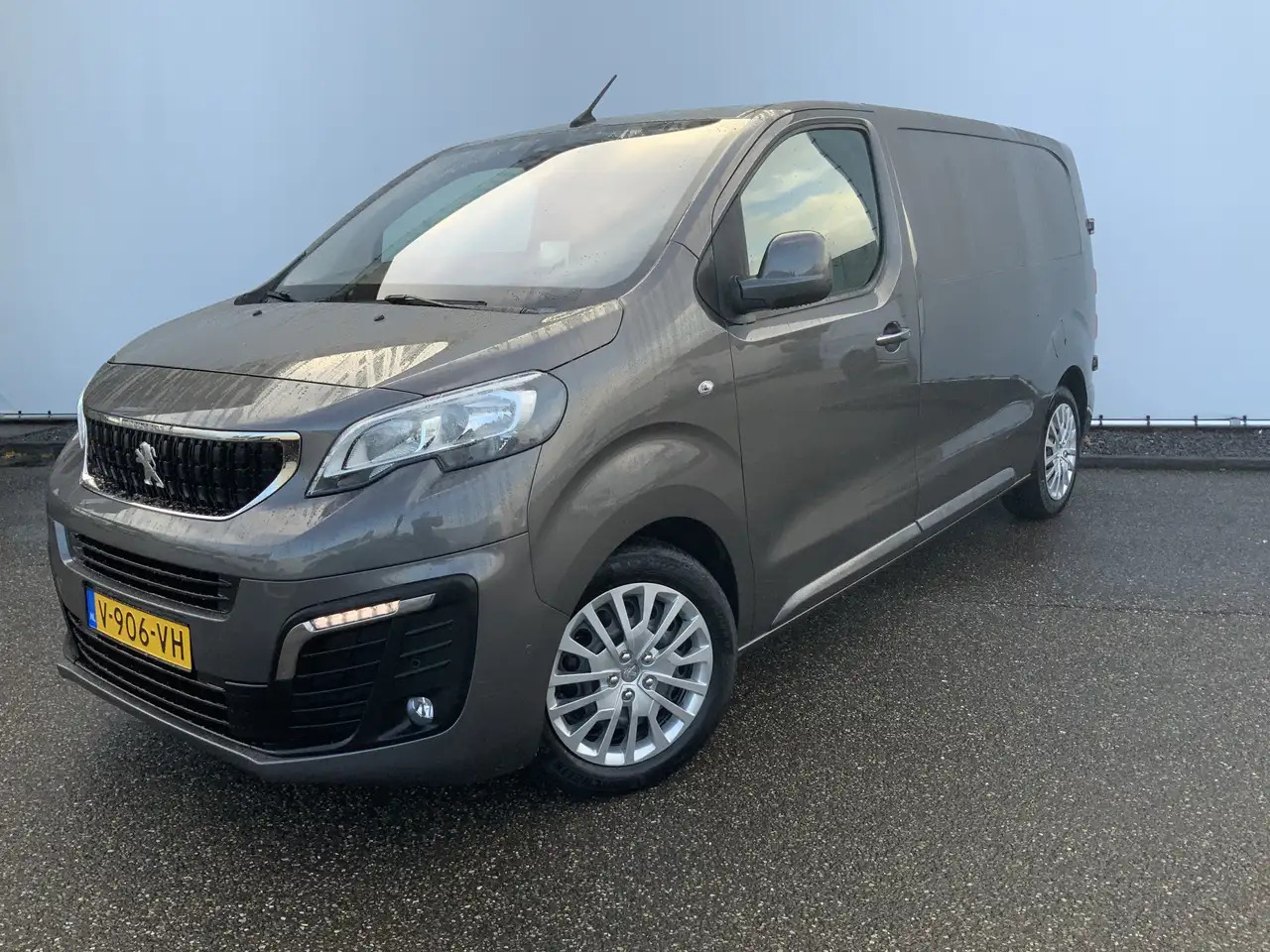 Peugeot Expert 227S 2.0 BlueHD(Koppakking Defect ) 180 Premium Pa - Fourgon utilitaire: photos 1 Peugeot Expert 227S 2.0 BlueHD(Koppakking Defect ) 180 Premium Pa - Fourgon utilitaire: photos 1