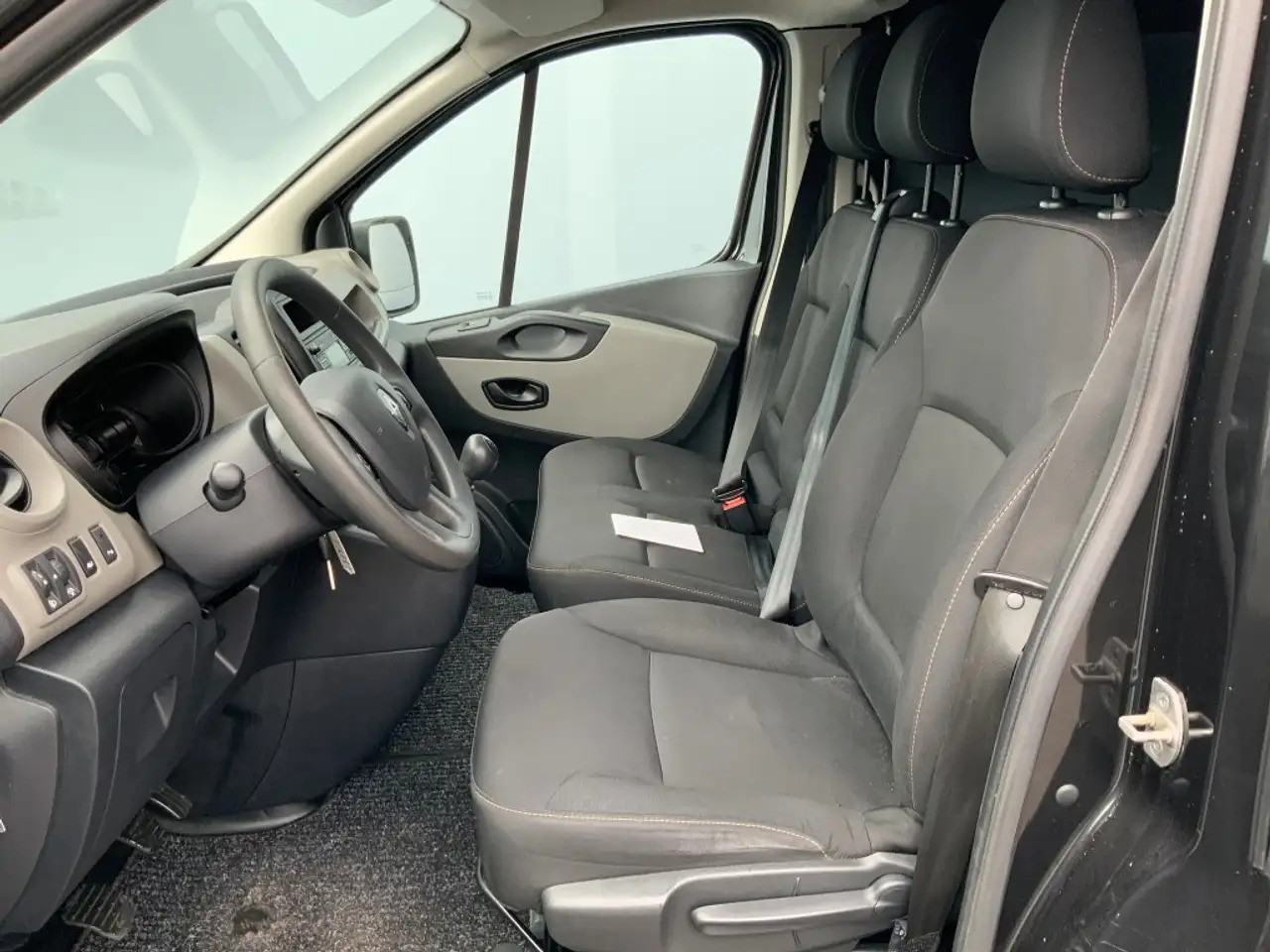 Renault Trafic 1.6 dCi T29 L2H2 Comfort Energy Airco Cruise 3 Zit - Fourgon utilitaire: photos 5 Renault Trafic 1.6 dCi T29 L2H2 Comfort Energy Airco Cruise 3 Zit - Fourgon utilitaire: photos 5