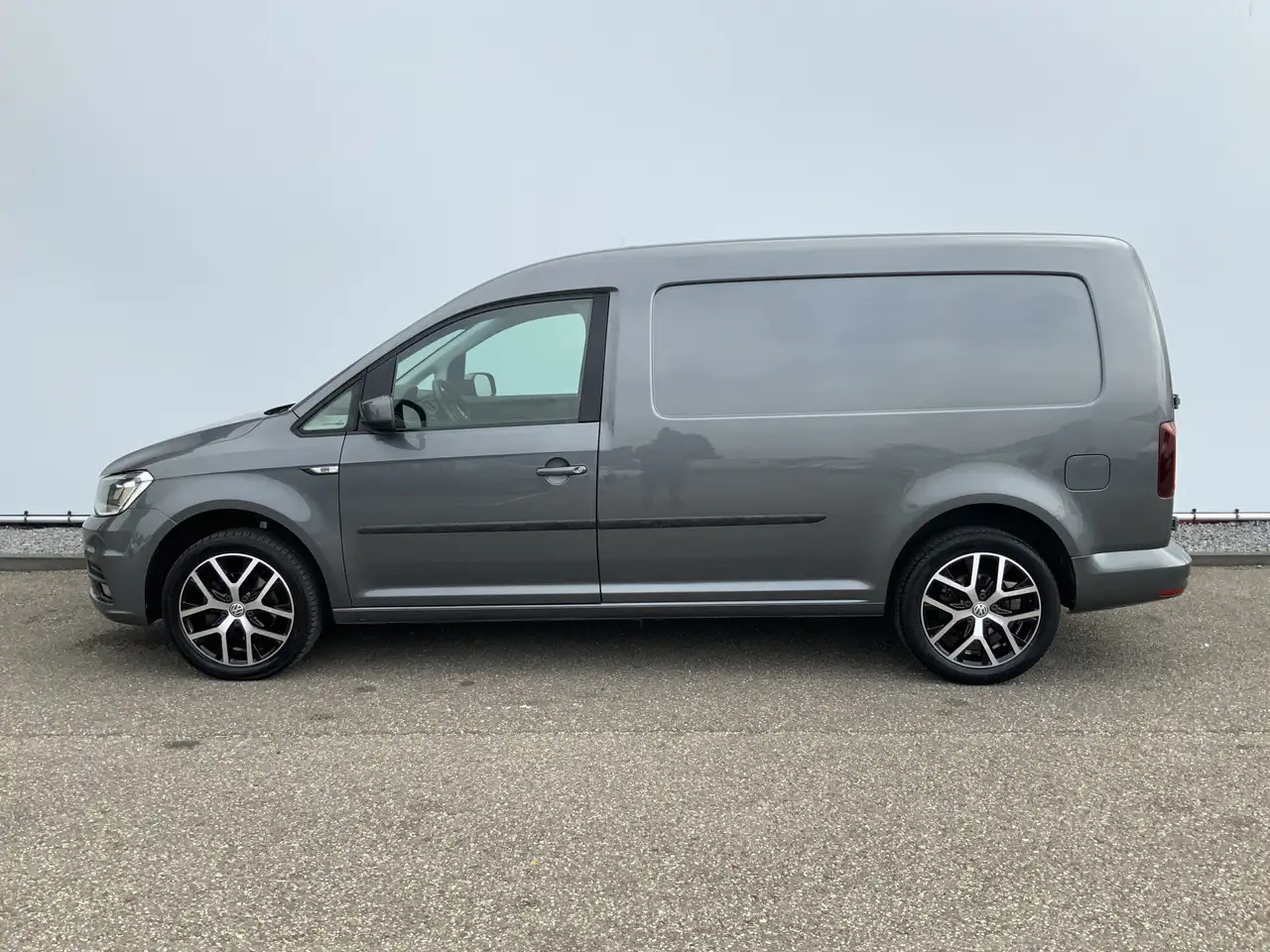 Volkswagen Caddy 2.0 TDI L2H1 AUTOMAAT BMT Maxi Exclusive Edition A - Fourgonnette: photos 3 Volkswagen Caddy 2.0 TDI L2H1 AUTOMAAT BMT Maxi Exclusive Edition A - Fourgonnette: photos 3