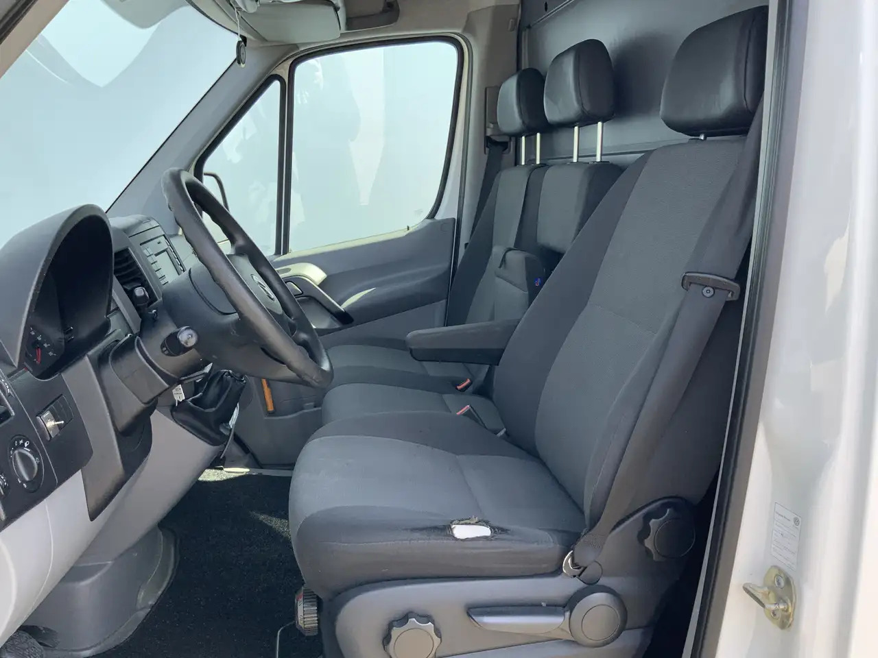 Volkswagen Crafter 35 2.0 TDI L1H1 Airco Cruise 3 Zits Trekhaak 2000 - Fourgon utilitaire: photos 4 Volkswagen Crafter 35 2.0 TDI L1H1 Airco Cruise 3 Zits Trekhaak 2000 - Fourgon utilitaire: photos 4