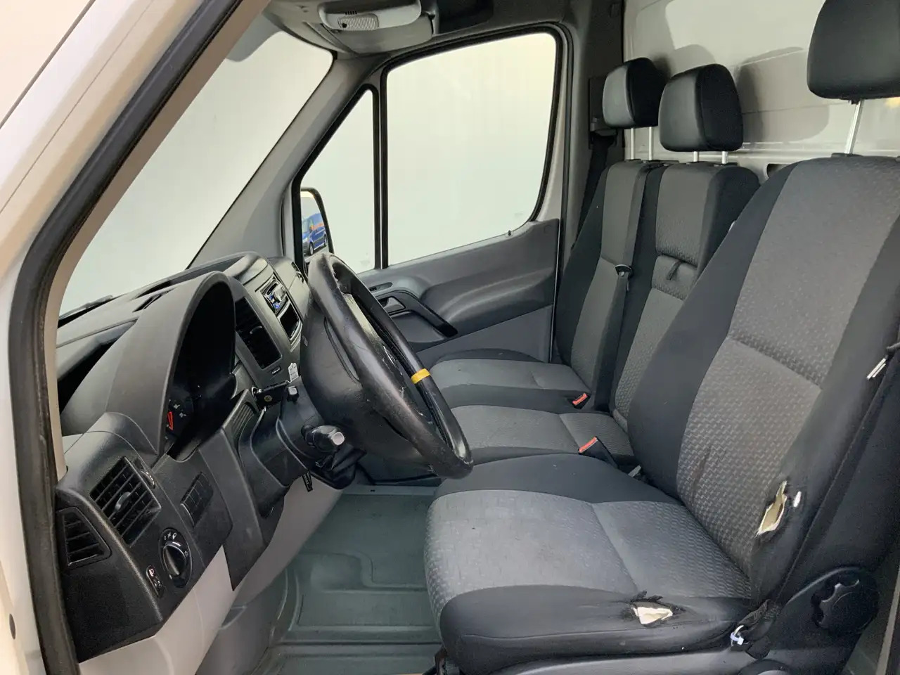 Volkswagen Crafter 35 2.0 TDI L3H1 Glasresteel Airco Cruise 3 Zits UI - Fourgon grand volume, Véhicule de voirie/ Spécial: photos 3 Volkswagen Crafter 35 2.0 TDI L3H1 Glasresteel Airco Cruise 3 Zits UI - Fourgon grand volume, Véhicule de voirie/ Spécial: photos 3
