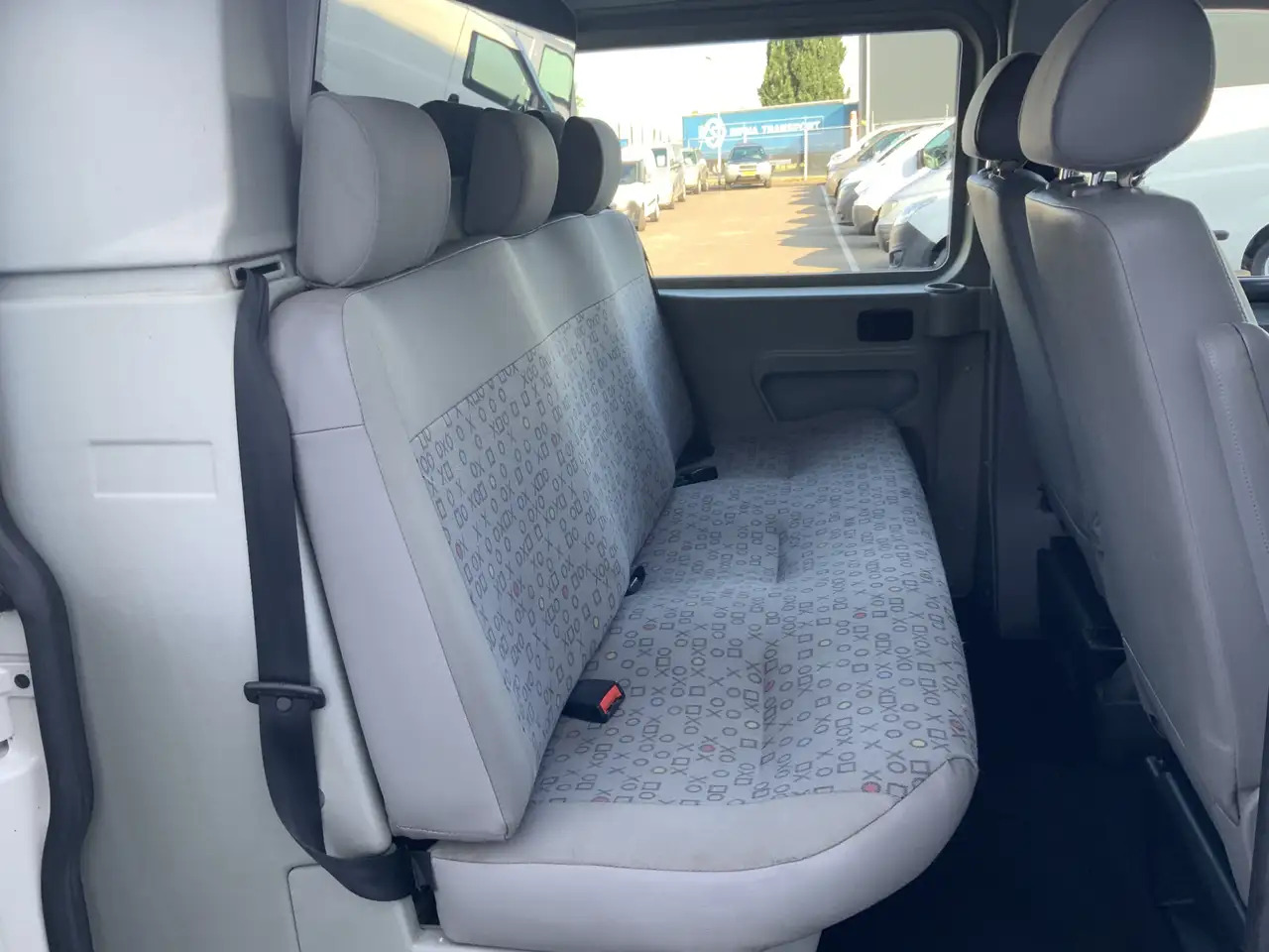 Volkswagen T5 Transporter 2.5 TDI 300 Budgetline Automaat DubCab Airco Trekh - Utilitaire double cabine: photos 4 Volkswagen T5 Transporter 2.5 TDI 300 Budgetline Automaat DubCab Airco Trekh - Utilitaire double cabine: photos 4