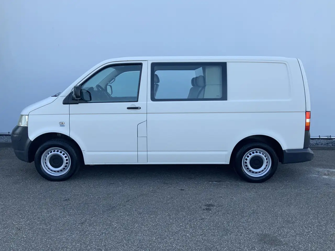 Volkswagen T5 Transporter 2.5 TDI 300 Budgetline Automaat DubCab Airco Trekh - Utilitaire double cabine: photos 3 Volkswagen T5 Transporter 2.5 TDI 300 Budgetline Automaat DubCab Airco Trekh - Utilitaire double cabine: photos 3