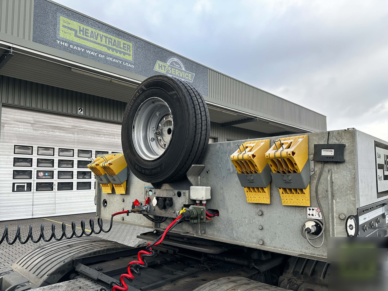 Faymonville MAX Trailer 3-Achs-Tiefbett mit Pendelachsen - Semi-remorque surbaissé: photos 2 Faymonville MAX Trailer 3-Achs-Tiefbett mit Pendelachsen - Semi-remorque surbaissé: photos 2