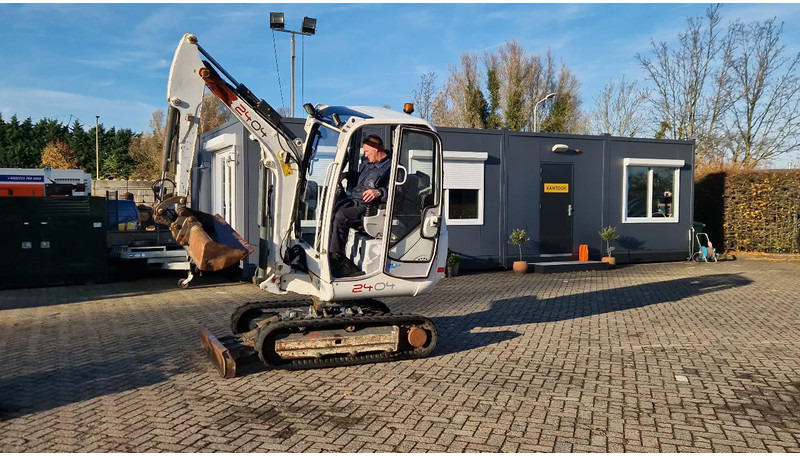 WACKER NEUSON 2404RD kan op een (berg)helling draaien - Mini pelle: photos 2 WACKER NEUSON 2404RD kan op een (berg)helling draaien - Mini pelle: photos 2