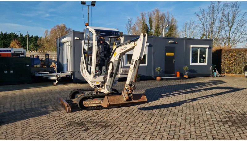 WACKER NEUSON 2404RD kan op een (berg)helling draaien - Mini pelle: photos 1 WACKER NEUSON 2404RD kan op een (berg)helling draaien - Mini pelle: photos 1