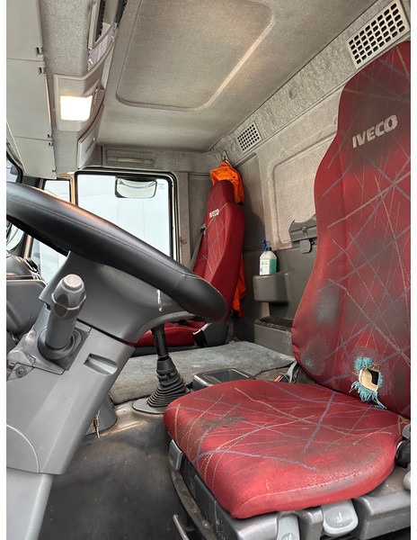 Camion à rideaux coulissants Iveco Stralis 270 - 6x2: photos 13
