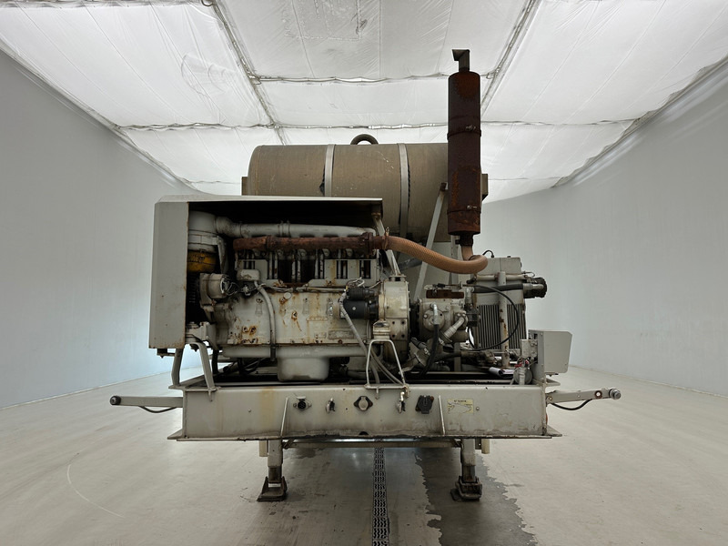 MOL Mixer 10 cub - Semi-remorque malaxeur: photos 2 MOL Mixer 10 cub - Semi-remorque malaxeur: photos 2