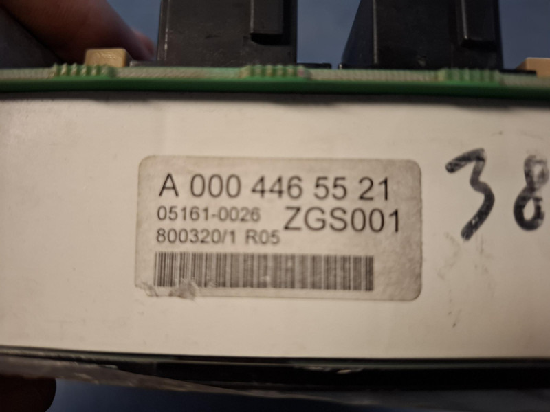 Mercedes-Benz A0004465521 Toerenteller A0004465521 - Panel de instrumentos pour Camion: photos 4 Mercedes-Benz A0004465521 Toerenteller A0004465521 - Panel de instrumentos pour Camion: photos 4