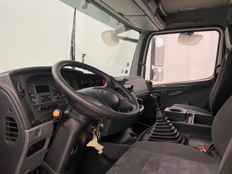 Camion à rideaux coulissants Mercedes-Benz Axor 1824: photos 10