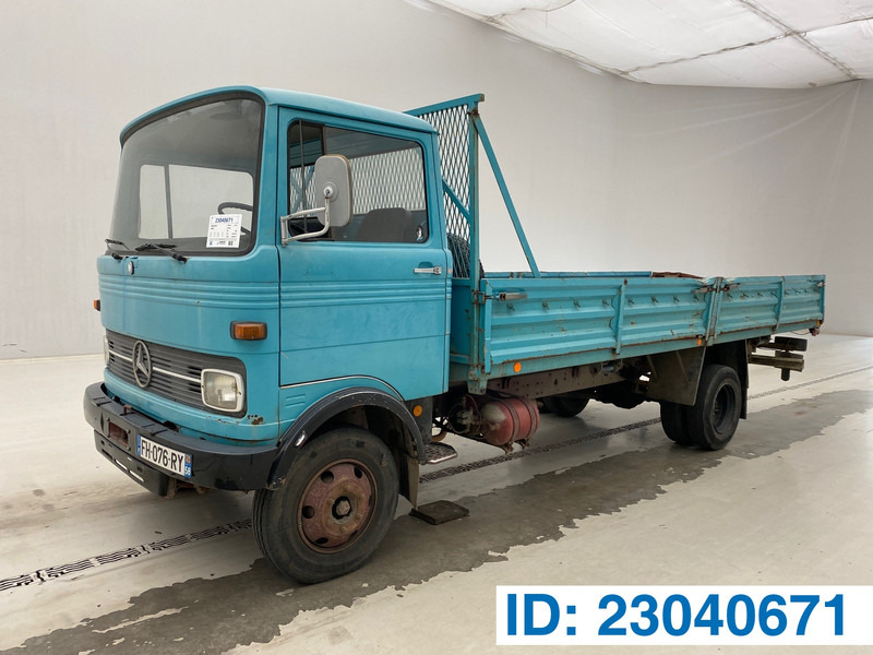 Camion plateau Mercedes-Benz LP 808