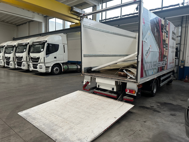 Renault D240 - Camion fourgon: photos 3 Renault D240 - Camion fourgon: photos 3