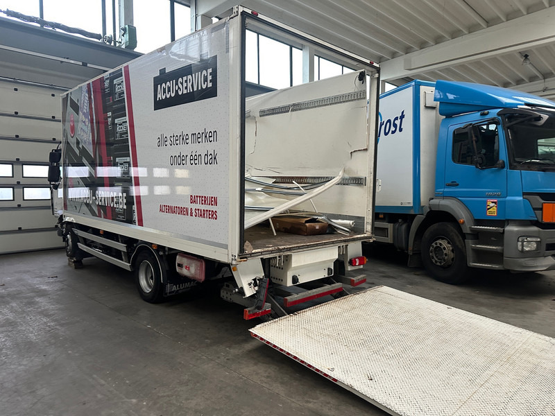 Renault D240 - Camion fourgon: photos 2 Renault D240 - Camion fourgon: photos 2