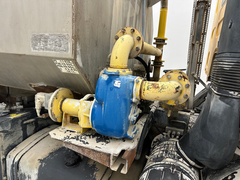 Renault Kerax 320 DCi - 6x4 - Camion citerne: photos 4 Renault Kerax 320 DCi - 6x4 - Camion citerne: photos 4