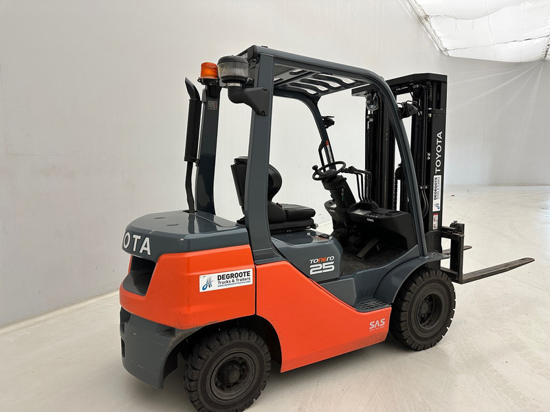 Toyota 2022 Tonero 25 - Chariot élévateur diesel: photos 2 Toyota 2022 Tonero 25 - Chariot élévateur diesel: photos 2