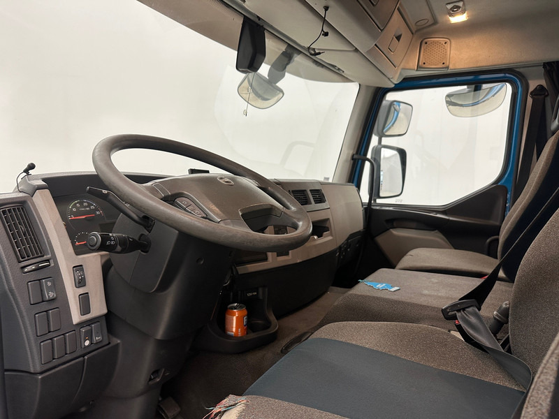 Camion à rideaux coulissants Volvo FE 320: photos 9