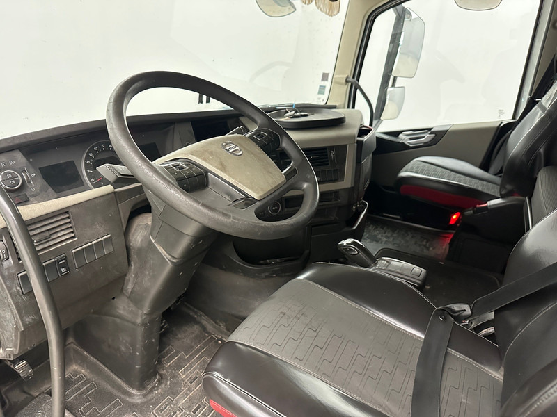 Camion plateau Volvo FH 500 Globetrotter: photos 11 Camion plateau Volvo FH 500 Globetrotter: photos 11