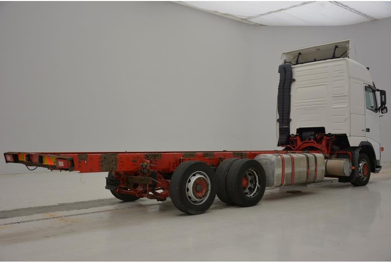 Volvo FH12.380 - 6x2 Globetrotter - Châssis cabine: photos 4 Volvo FH12.380 - 6x2 Globetrotter - Châssis cabine: photos 4