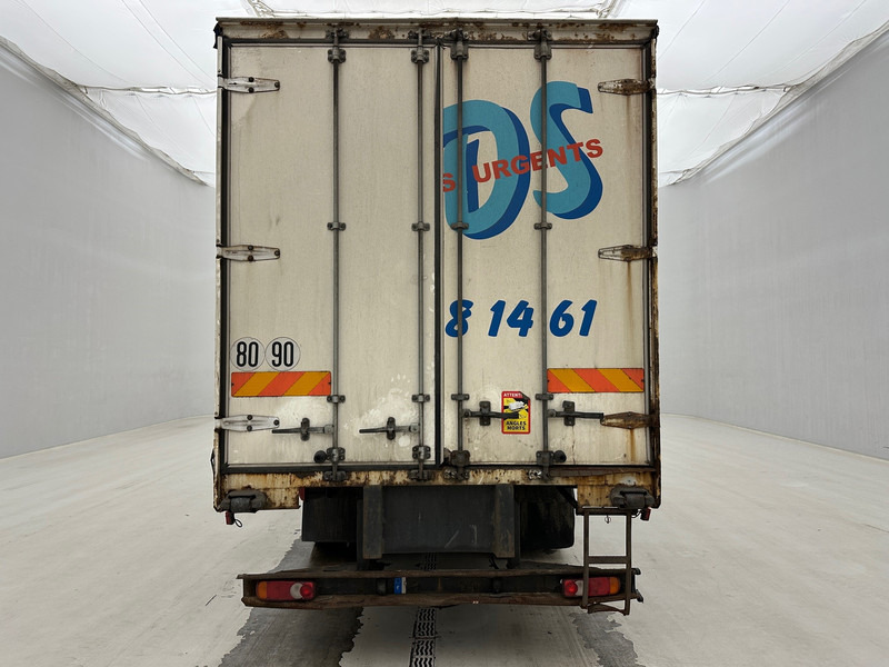 Volvo FL 250 - Camion à rideaux coulissants: photos 5 Volvo FL 250 - Camion à rideaux coulissants: photos 5