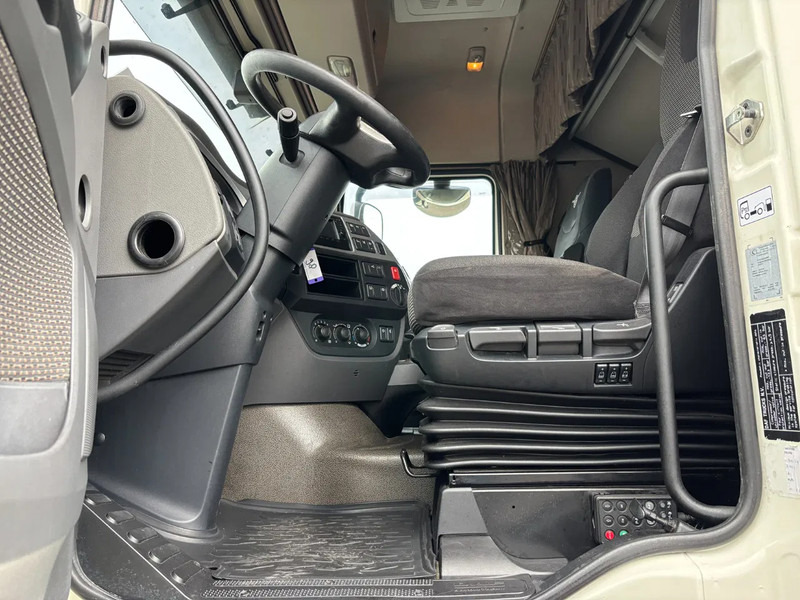 DAF XF 510 Spacecab Euro 6 Retarder - Camion à rideaux coulissants: photos 5 DAF XF 510 Spacecab Euro 6 Retarder - Camion à rideaux coulissants: photos 5
