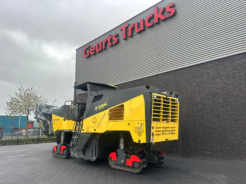 Bomag BM 2200/75 ASFALTFREES / ASPHALT MILLING MACHINE / COLD PLANER - Travaux routiers: photos 3 Bomag BM 2200/75 ASFALTFREES / ASPHALT MILLING MACHINE / COLD PLANER - Travaux routiers: photos 3