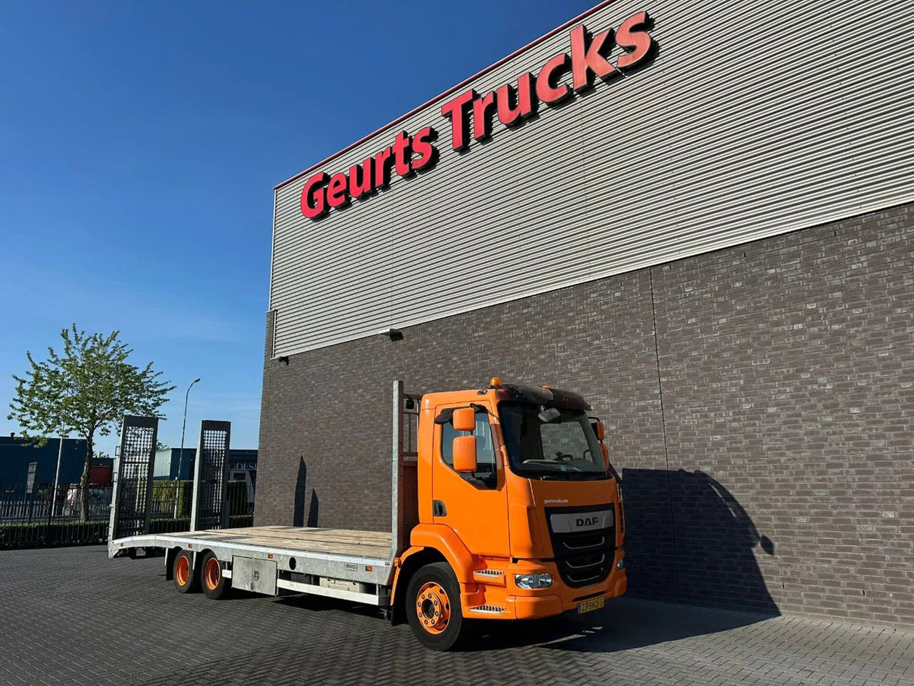 DAF LF OPRIJ 23-82 V OPRIJWAGEN / MACHINE TRANSPORTE - Camion porte-voitures: photos 5 DAF LF OPRIJ 23-82 V OPRIJWAGEN / MACHINE TRANSPORTE - Camion porte-voitures: photos 5