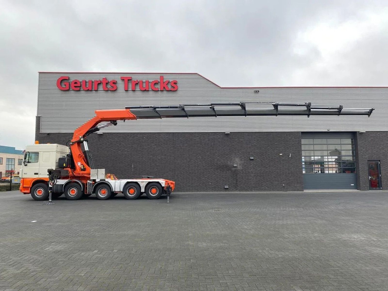 DAF XF 105 10X4 + FASSI F1500AXP.28 KRAAN/KRAN/CRANE - Camion grue: photos 1 DAF XF 105 10X4 + FASSI F1500AXP.28 KRAAN/KRAN/CRANE - Camion grue: photos 1