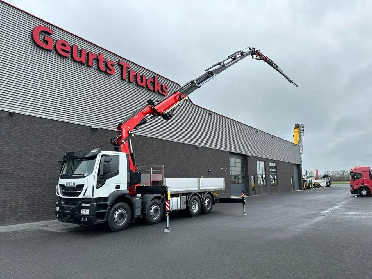 Iveco Stralis 480 X-WAY 8X2 + FASSI 545RA.2.26 + JIB L - Camion grue: photos 2 Iveco Stralis 480 X-WAY 8X2 + FASSI 545RA.2.26 + JIB L - Camion grue: photos 2