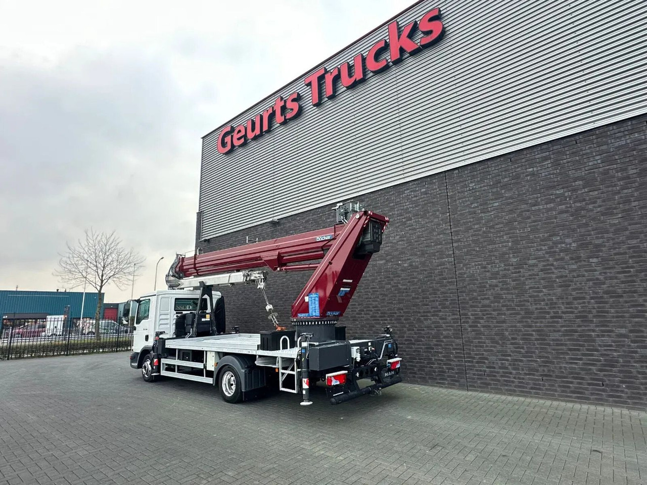 MAN TGL 7.180 4X2 BB BOCKER AK37/4000 + JIB MONTAGEK - Camion grue, Camion plateau: photos 4 MAN TGL 7.180 4X2 BB BOCKER AK37/4000 + JIB MONTAGEK - Camion grue, Camion plateau: photos 4