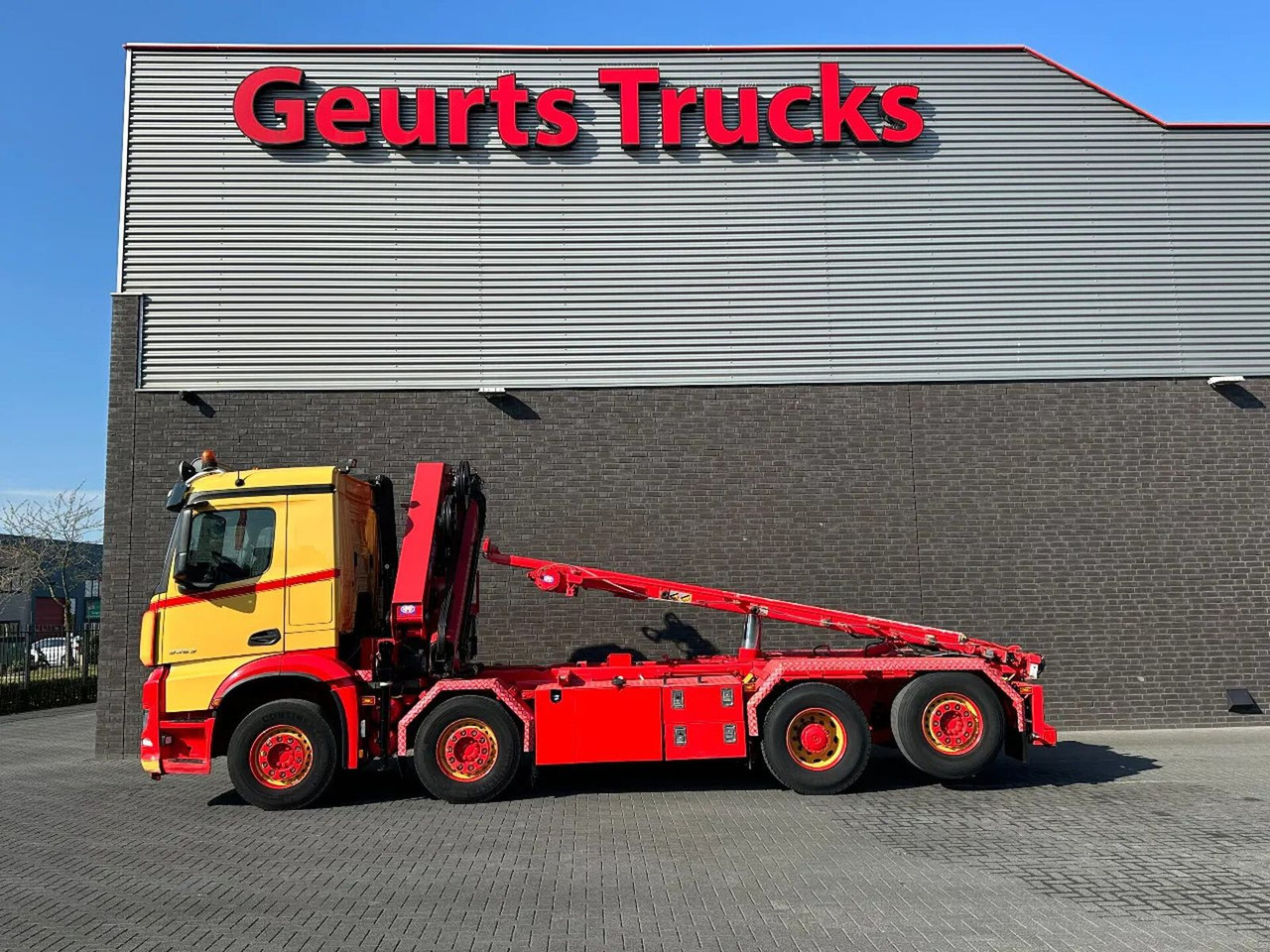 Mercedes-Benz Arocs 3253 L ENA 8X2/4 HMF2820 KRAAN / KRAN/ CRA - Camion ampliroll, Camion grue: photos 1 Mercedes-Benz Arocs 3253 L ENA 8X2/4 HMF2820 KRAAN / KRAN/ CRA - Camion ampliroll, Camion grue: photos 1