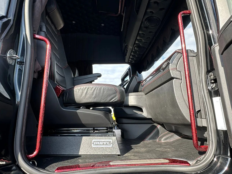 Tracteur routier Scania S660 V8 6X2 LONGLINE SPECIAL INTERIOR BUFFL TREKKER MET HYDRAULIEK / SATTELZUG / TRACTOR UNIT / CAMIÓN: photos 12 Tracteur routier Scania S660 V8 6X2 LONGLINE SPECIAL INTERIOR BUFFL TREKKER MET HYDRAULIEK / SATTELZUG / TRACTOR UNIT / CAMIÓN: photos 12