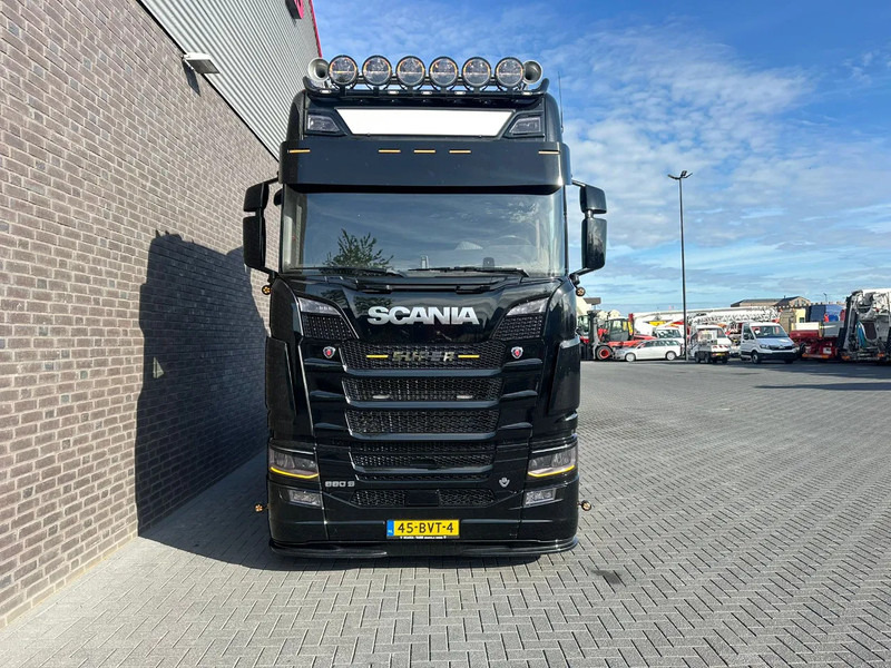 Tracteur routier Scania S660 V8 6X2 LONGLINE SPECIAL INTERIOR BUFFL TREKKER MET HYDRAULIEK / SATTELZUG / TRACTOR UNIT / CAMIÓN: photos 7 Tracteur routier Scania S660 V8 6X2 LONGLINE SPECIAL INTERIOR BUFFL TREKKER MET HYDRAULIEK / SATTELZUG / TRACTOR UNIT / CAMIÓN: photos 7