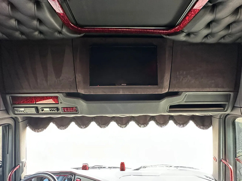 Tracteur routier Scania S660 V8 6X2 LONGLINE SPECIAL INTERIOR BUFFL TREKKER MET HYDRAULIEK / SATTELZUG / TRACTOR UNIT / CAMIÓN: photos 15 Tracteur routier Scania S660 V8 6X2 LONGLINE SPECIAL INTERIOR BUFFL TREKKER MET HYDRAULIEK / SATTELZUG / TRACTOR UNIT / CAMIÓN: photos 15